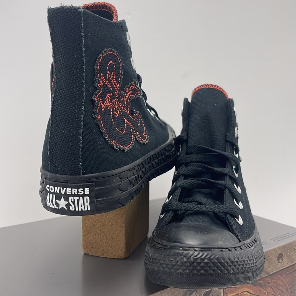 Converse WMNS Black and Red High-Top Sneakers A09886C
CTAS HI
BLACK/RED/WHITE - Picture 8 of 16